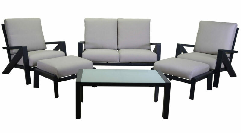 Salotto imbottito composto da divano 2 posti con 2 poltrone in alluminio con poggiapiedi e tavolino rettangolare con piano in vetroceramica