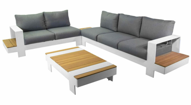 Salotto imbottito composto da divano angolare 3+2 posti in alluminio con braccioli con riporti in teak e tavolino rettangolare con piano in teak